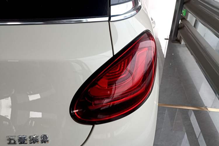 Used Wuling Bingo 2025 333 km Lingxi Connected Version Right Rear Taillight