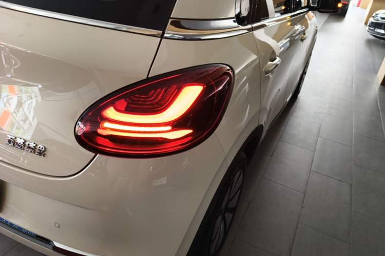 Used Wuling Bingo 2025 333 km Lingxi Connected Version Right Rear Taillight