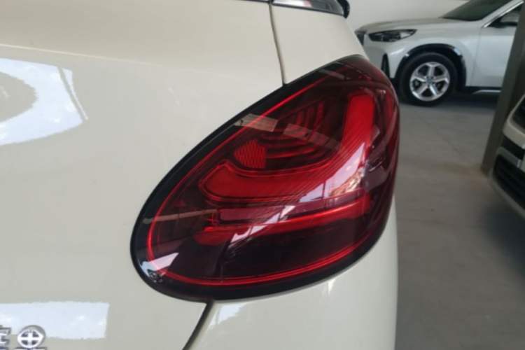 Used Wuling Bingo 2025 333 km Lingxi Connected Version Right Rear Taillight