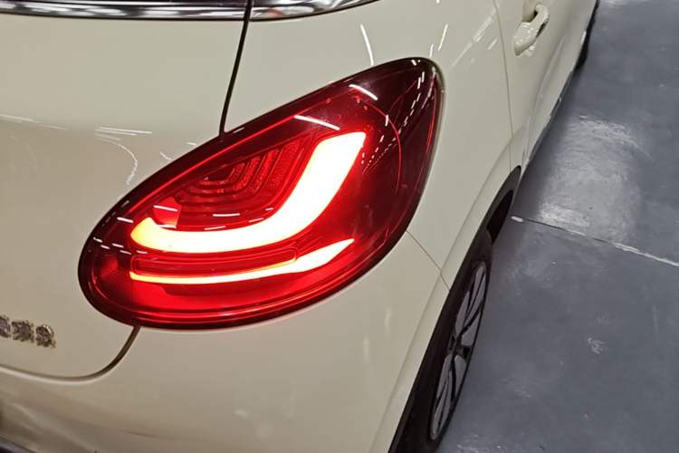 Used Wuling Bingo 2025 333 km Lingxi Deluxe Edition Right Rear Taillight