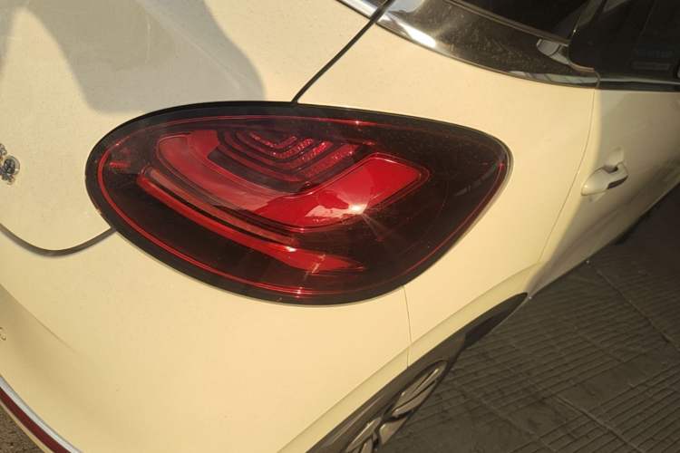 Used Wuling Bingo 2025 333 km Lingxi Connected Version Right Rear Taillight
