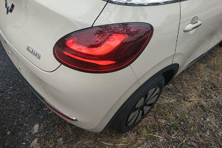 Used Wuling Bingo 2025 333 km Lingxi Connected Version Right Rear Taillight