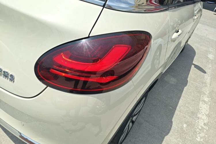 Used Wuling Bingo 2025 333 km Lingxi Connected Version Right Rear Taillight