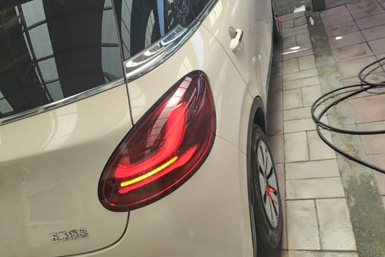 Used Wuling Bingo 2025 333 km Lingxi Connected Version Right Rear Taillight