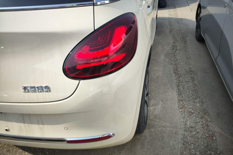 Used Wuling Bingo 2025 333 km Lingxi Connected Version Right Rear Taillight