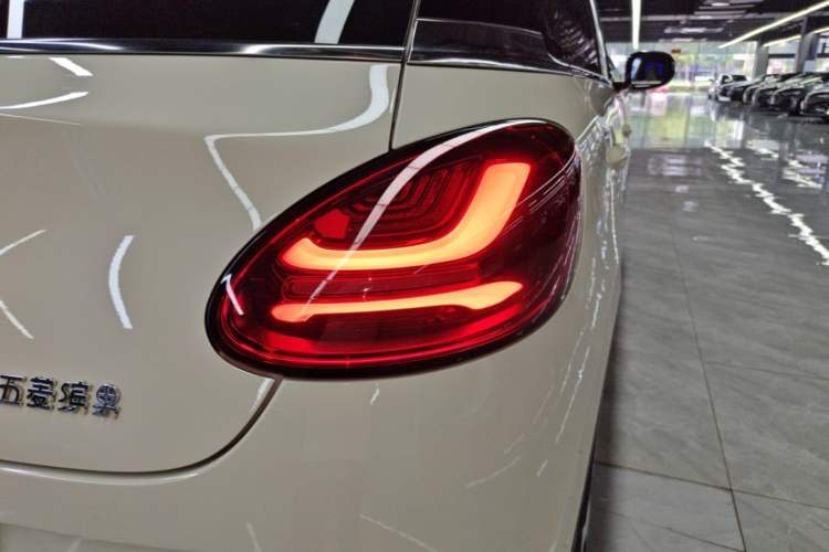 Used Wuling Bingo 2025 333 km Lingxi Connected Version Right Rear Taillight