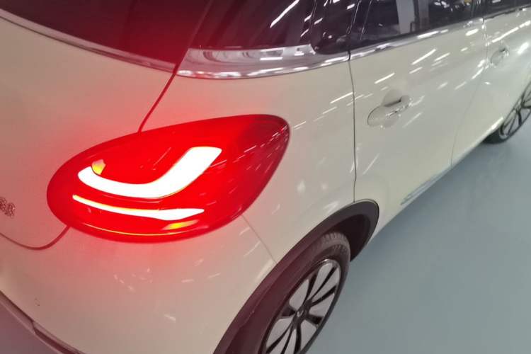 Used Wuling Bingo 2025 333 km Lingxi Connected Version Right Rear Taillight