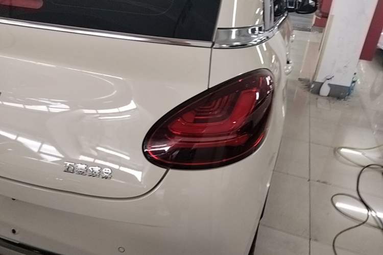 Used Wuling Bingo 2025 333 km Lingxi Connected Version Right Rear Taillight