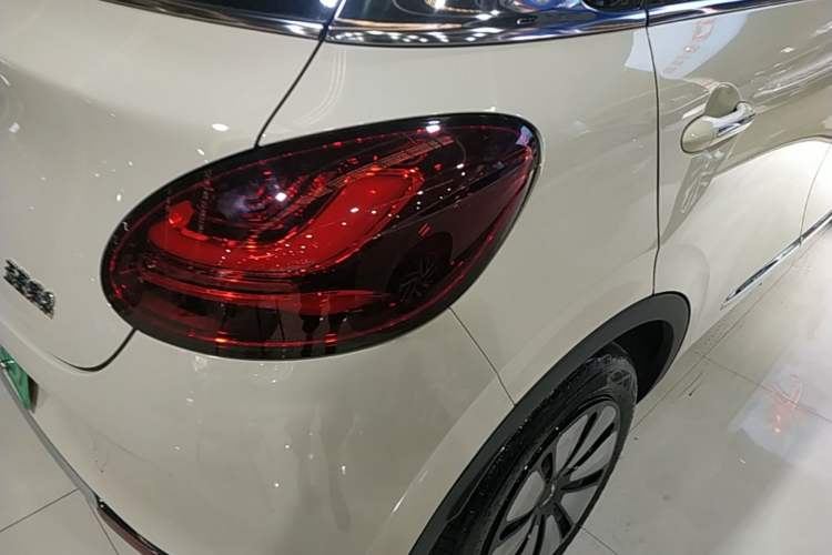 Used Wuling Bingo 2025 333 km Lingxi Connected Version Right Rear Taillight
