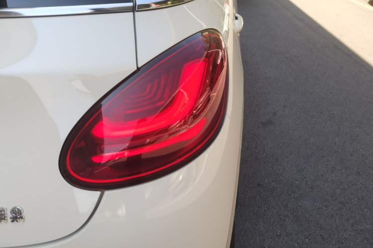 Used Wuling Bingo 2025 333 km Lingxi Connected Version Right Rear Taillight