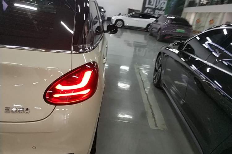 Used Wuling Bingo 2025 410 km Lingxi Deluxe Edition Right Rear Taillight