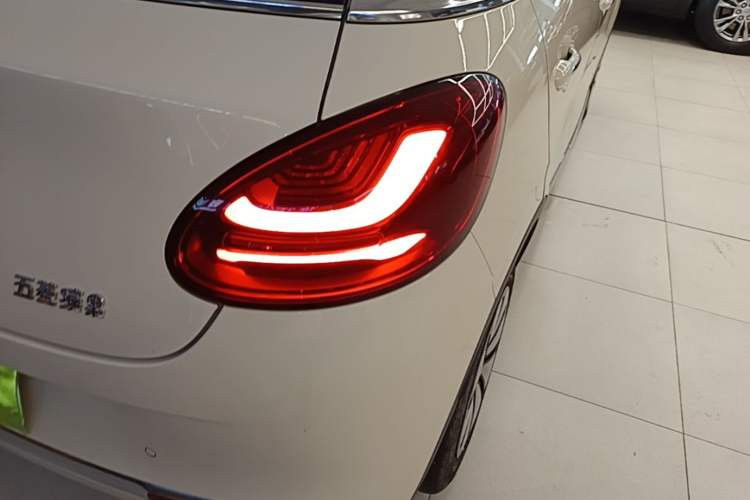 Used Wuling Bingo 2025 333 km Lingxi Connected Version Right Rear Taillight