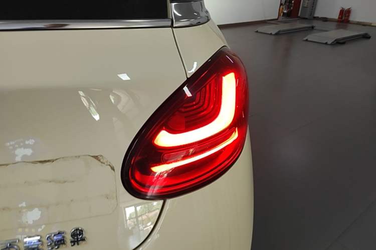 Used Wuling Bingo 2025 410 km Lingxi Deluxe Edition Right Rear Taillight