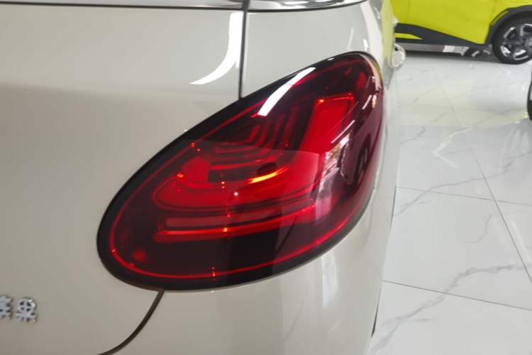 Used Wuling Bingo 2025 333 km Lingxi Connected Version Right Rear Taillight