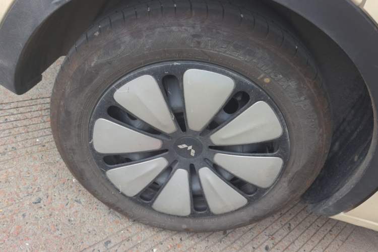 Used Wuling Bingo 2025 333 km Lingxi Connected Version Right Rear Wheel Hub