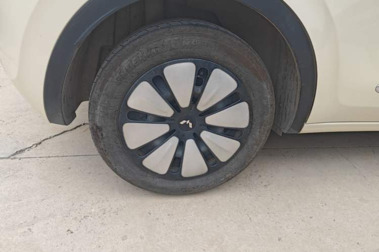 Used Wuling Bingo 2025 333 km Lingxi Deluxe Edition Right Rear Wheel Hub