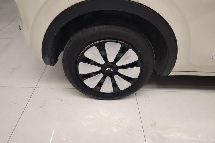 Used Wuling Bingo 2025 333 km Lingxi Deluxe Edition Right Rear Wheel Hub