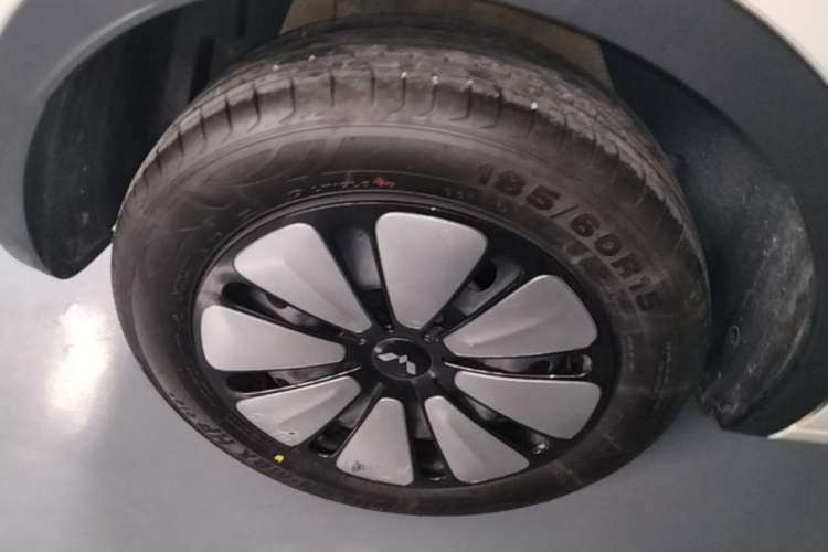 Used Wuling Bingo 2025 333 km Lingxi Deluxe Edition Right Rear Wheel Hub