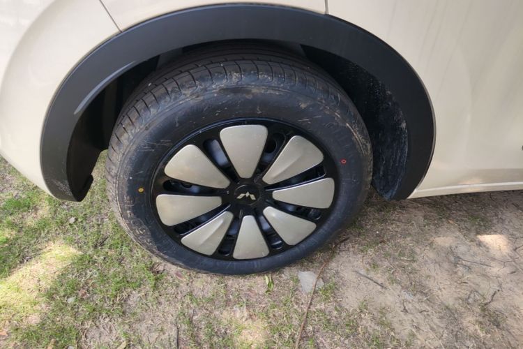 Used Wuling Bingo 2025 333 km Lingxi Connected Version Right Rear Wheel Hub