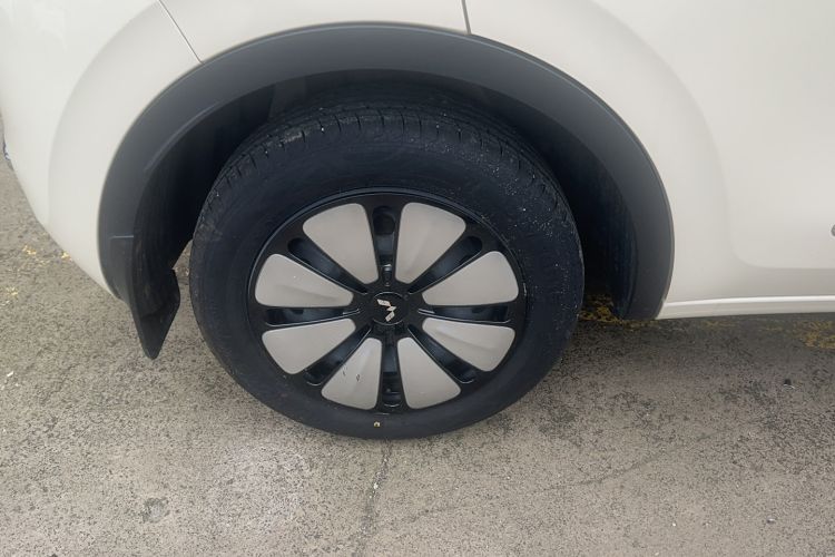 Used Wuling Bingo 2025 333 km Lingxi Connected Version Right Rear Wheel Hub