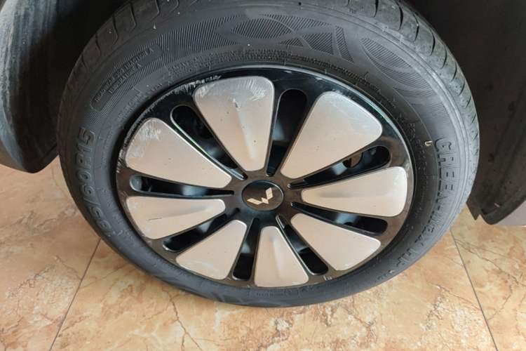 Used Wuling Bingo 2025 333 km Lingxi Deluxe Edition Right Rear Wheel Hub