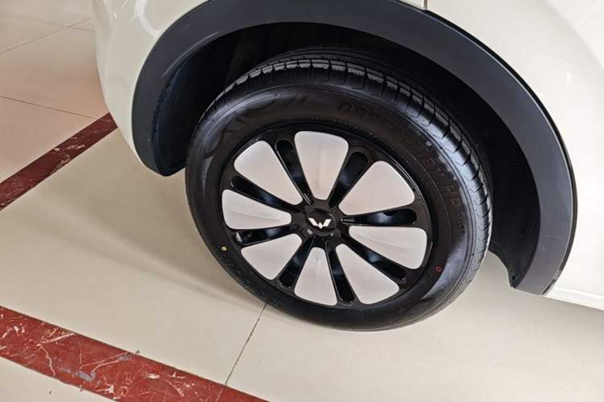 Used Wuling Bingo 2025 333 km Lingxi Connected Version Right Rear Wheel Hub