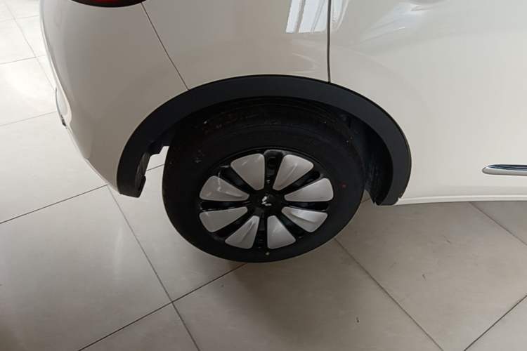 Used Wuling Bingo 2025 333 km Lingxi Deluxe Edition Right Rear Wheel Hub