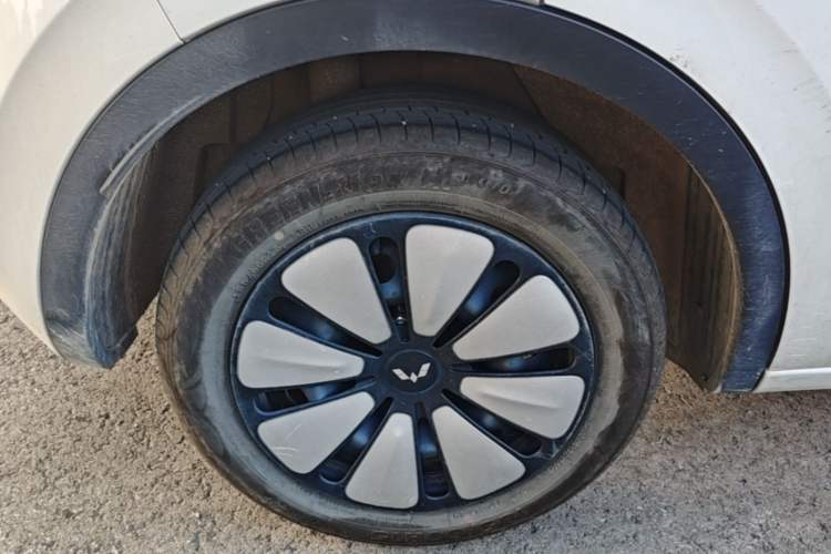 Used Wuling Bingo 2025 333 km Lingxi Connected Version Right Rear Wheel Hub