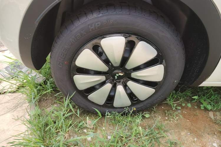 Used Wuling Bingo 2025 333 km Lingxi Connected Version Right Rear Wheel Hub