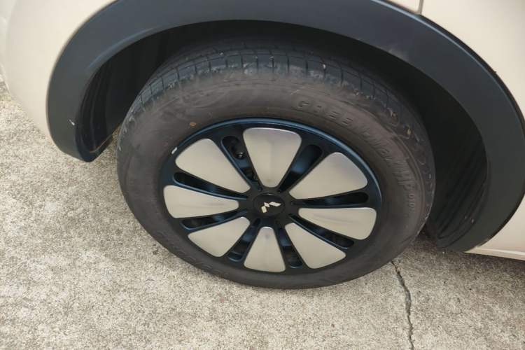 Used Wuling Bingo 2025 333 km Lingxi Connected Version Right Rear Wheel Hub