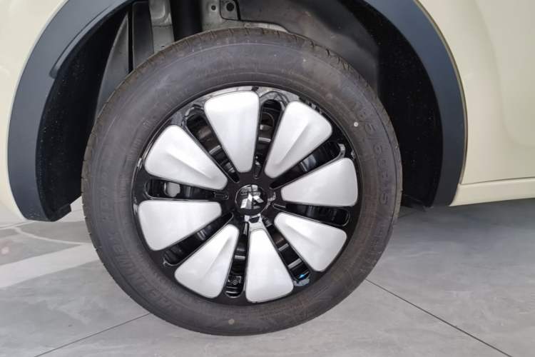 Used Wuling Bingo 2025 333 km Enjoyment Version Right Rear Wheel Hub