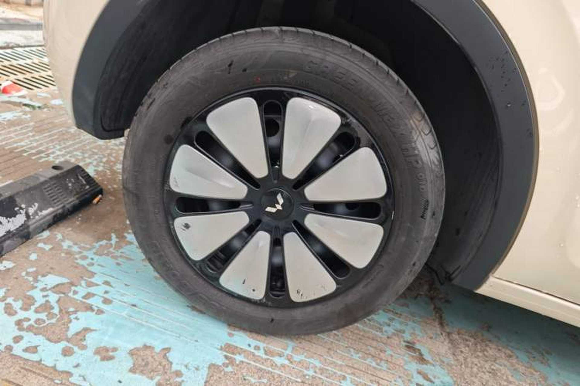Used Wuling Bingo 2025 410 km Lingxi Deluxe Edition Right Rear Wheel Hub