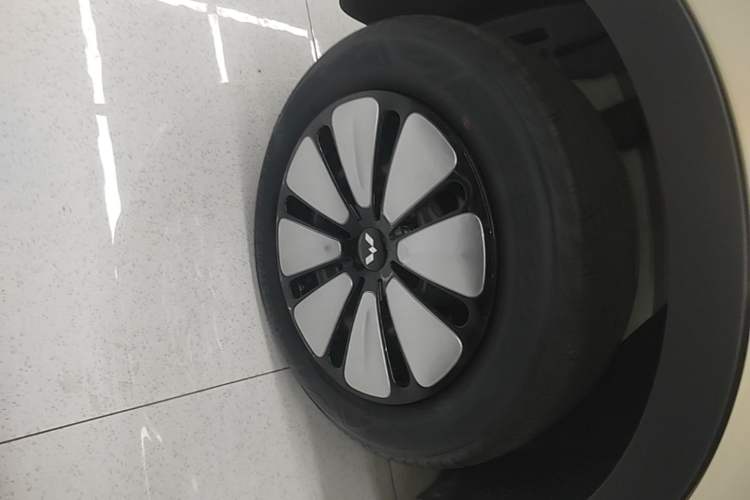 Used Wuling Bingo 2025 333 km Enjoyment Version Right Rear Wheel Hub