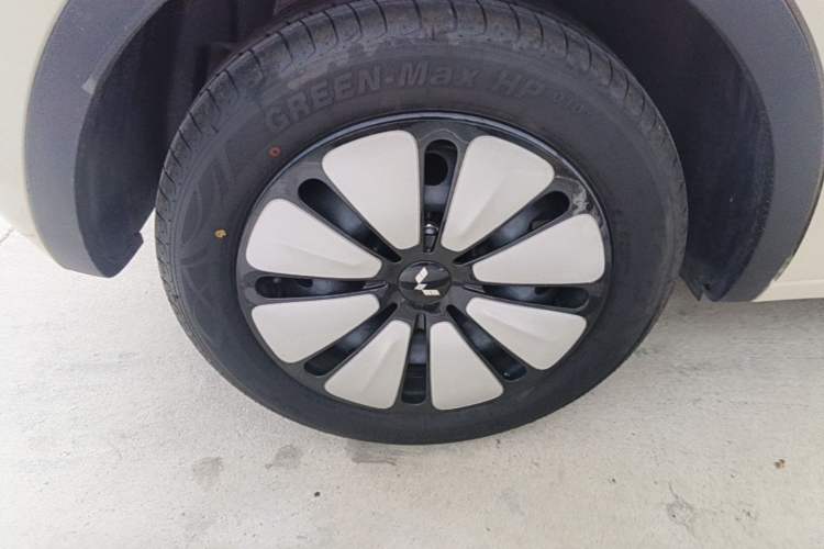 Used Wuling Bingo 2025 333 km Lingxi Connected Version Right Rear Wheel Hub