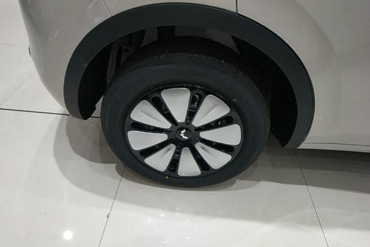 Used Wuling Bingo 2025 333 km Enjoyment Version Right Rear Wheel Hub