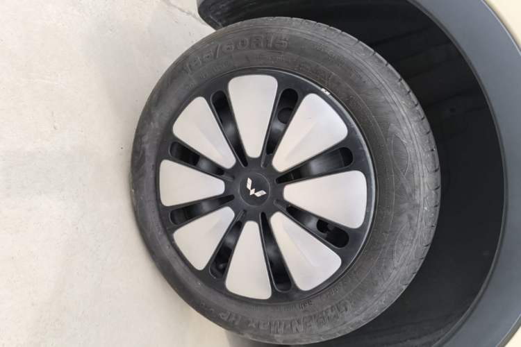 Used Wuling Bingo 2025 333 km Lingxi Deluxe Edition Right Rear Wheel Hub