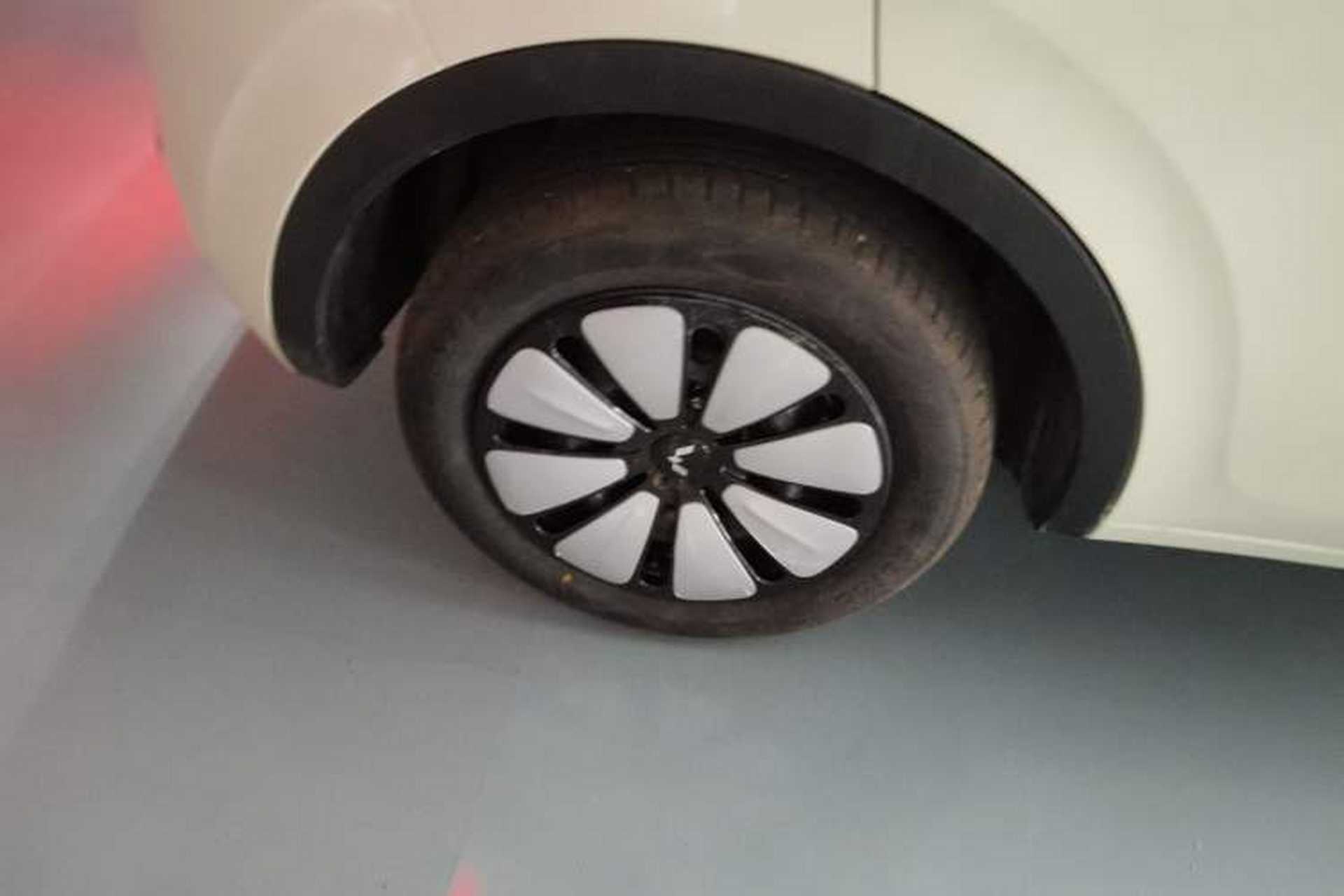 Used Wuling Bingo 2025 333 km Lingxi Connected Version Right Rear Wheel Hub