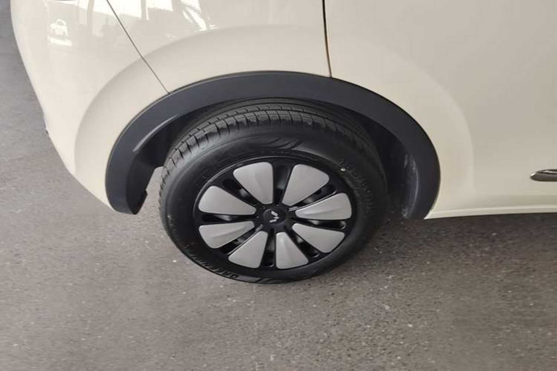 Used Wuling Bingo 2025 410 km Lingxi Deluxe Edition Right Rear Wheel Hub