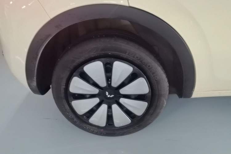Used Wuling Bingo 2025 333 km Lingxi Connected Version Right Rear Wheel Hub