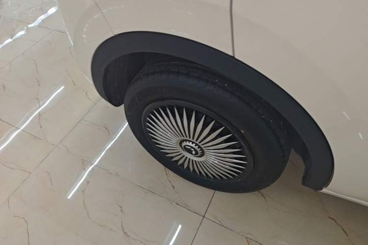 Used Wuling Bingo 2025 333 km Lingxi Connected Version Right Rear Wheel Hub