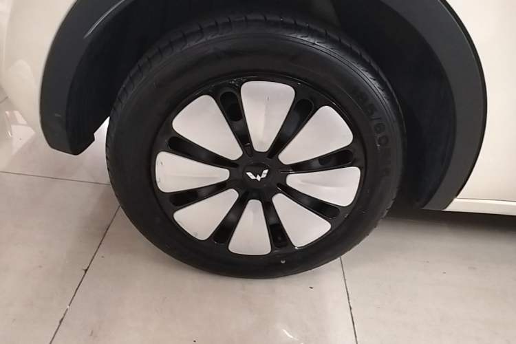 Used Wuling Bingo 2025 333 km Lingxi Connected Version Right Rear Wheel Hub