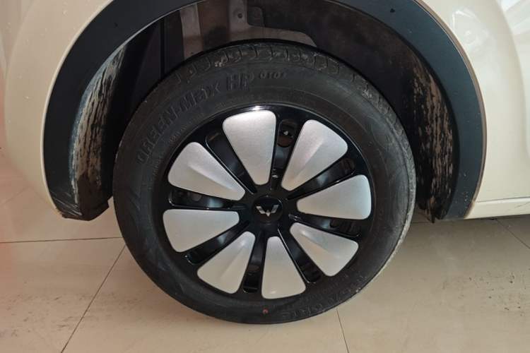 Used Wuling Bingo 2025 333 km Lingxi Deluxe Edition Right Rear Wheel Hub