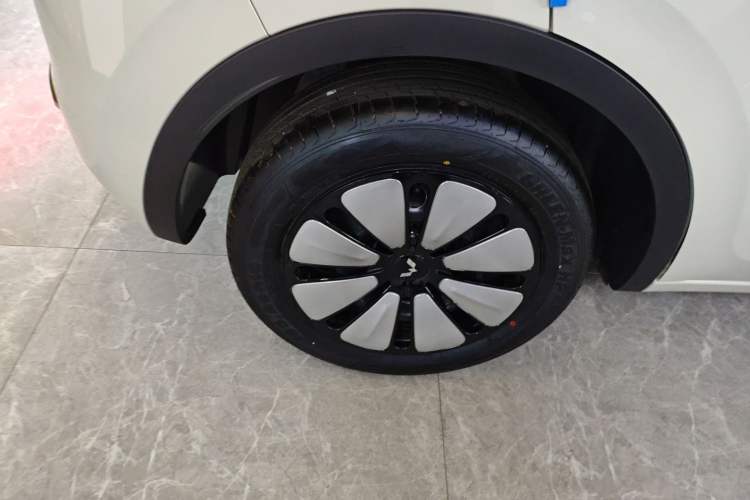 Used Wuling Bingo 2025 333 km Enjoyment Version Right Rear Wheel Hub