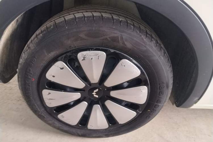Used Wuling Bingo 2025 333 km Lingxi Connected Version Right Rear Wheel Hub