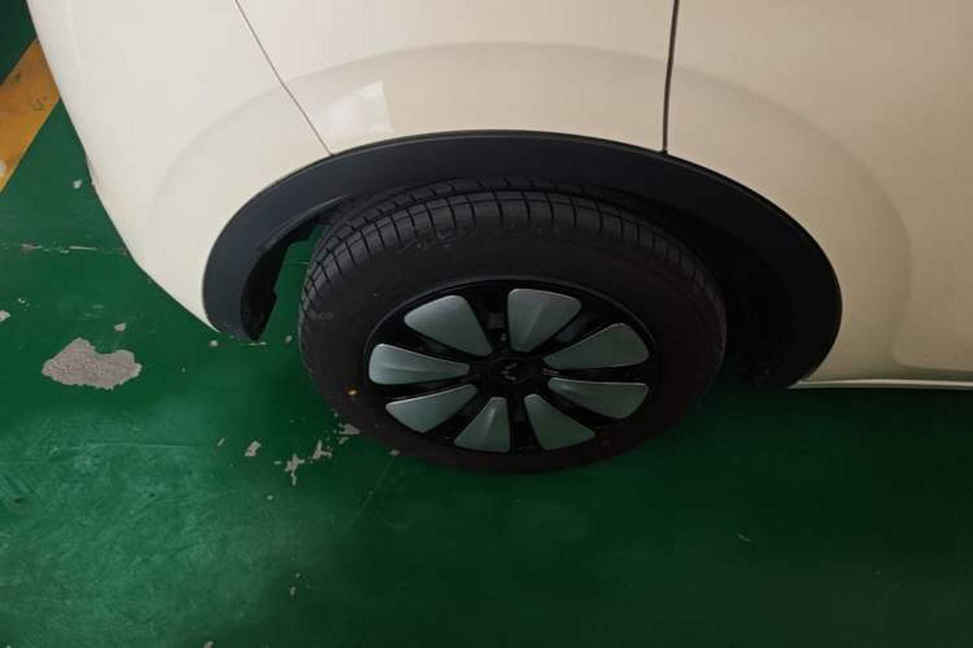 Used Wuling Bingo 2025 333 km Lingxi Connected Version Right Rear Wheel Hub