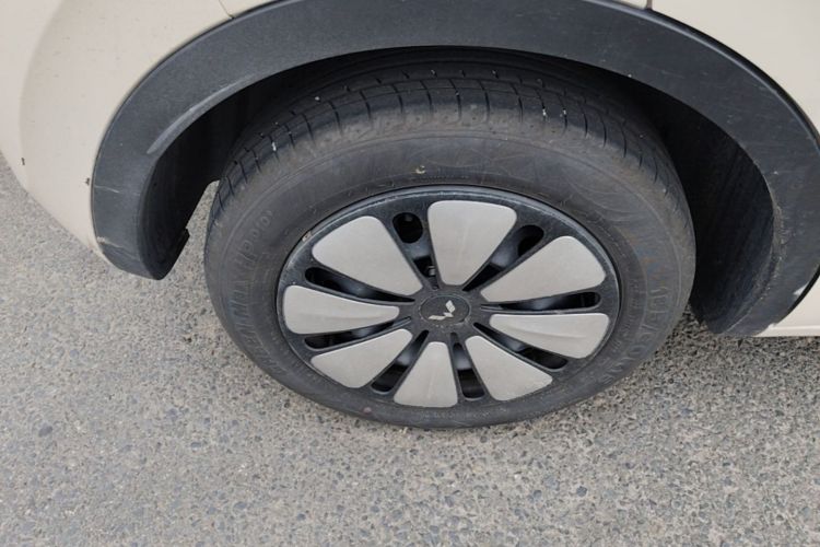 Used Wuling Bingo 2025 333 km Lingxi Connected Version Right Rear Wheel Hub