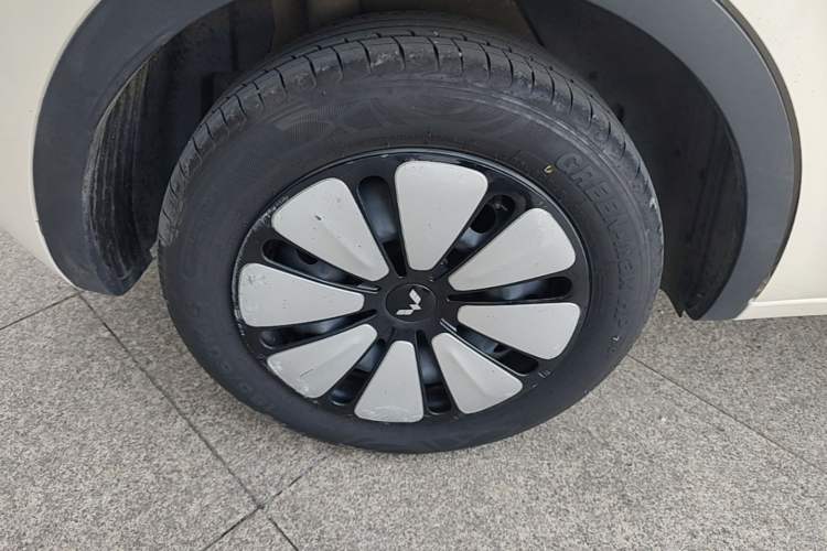 Used Wuling Bingo 2025 333 km Lingxi Deluxe Edition Right Rear Wheel Hub
