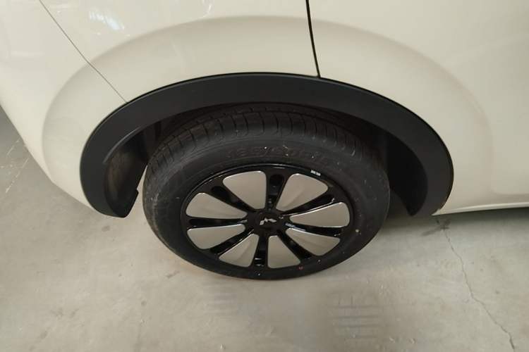 Used Wuling Bingo 2025 333 km Enjoyment Version Right Rear Wheel Hub