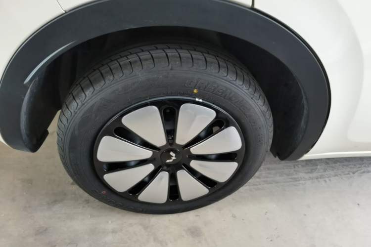 Used Wuling Bingo 2025 333 km Lingxi Connected Version Right Rear Wheel Hub