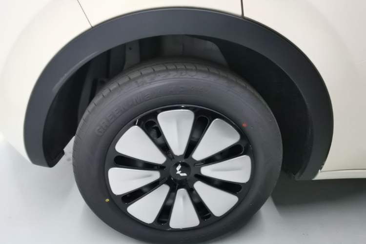 Used Wuling Bingo 2025 333 km Enjoyment Version Right Rear Wheel Hub
